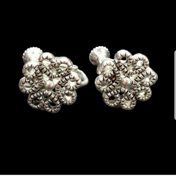 NAPIER VINTAGE SILVERTONED SCREW BACK/CLIP ON EARRINGS - Picture 1 of 3